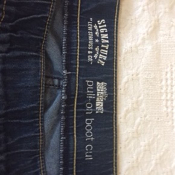 Levi Signature Totally Shaping Pull-On Boot Cut Jeans - Picture 3 of 5